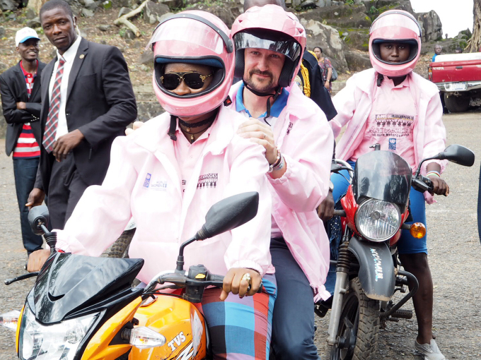 The Crown Prince went on a test drive with the Pink Panthers. He was given the pink helmet as a souvenir from Liberia. Photo: Christian Lagaard, The Royal Court.